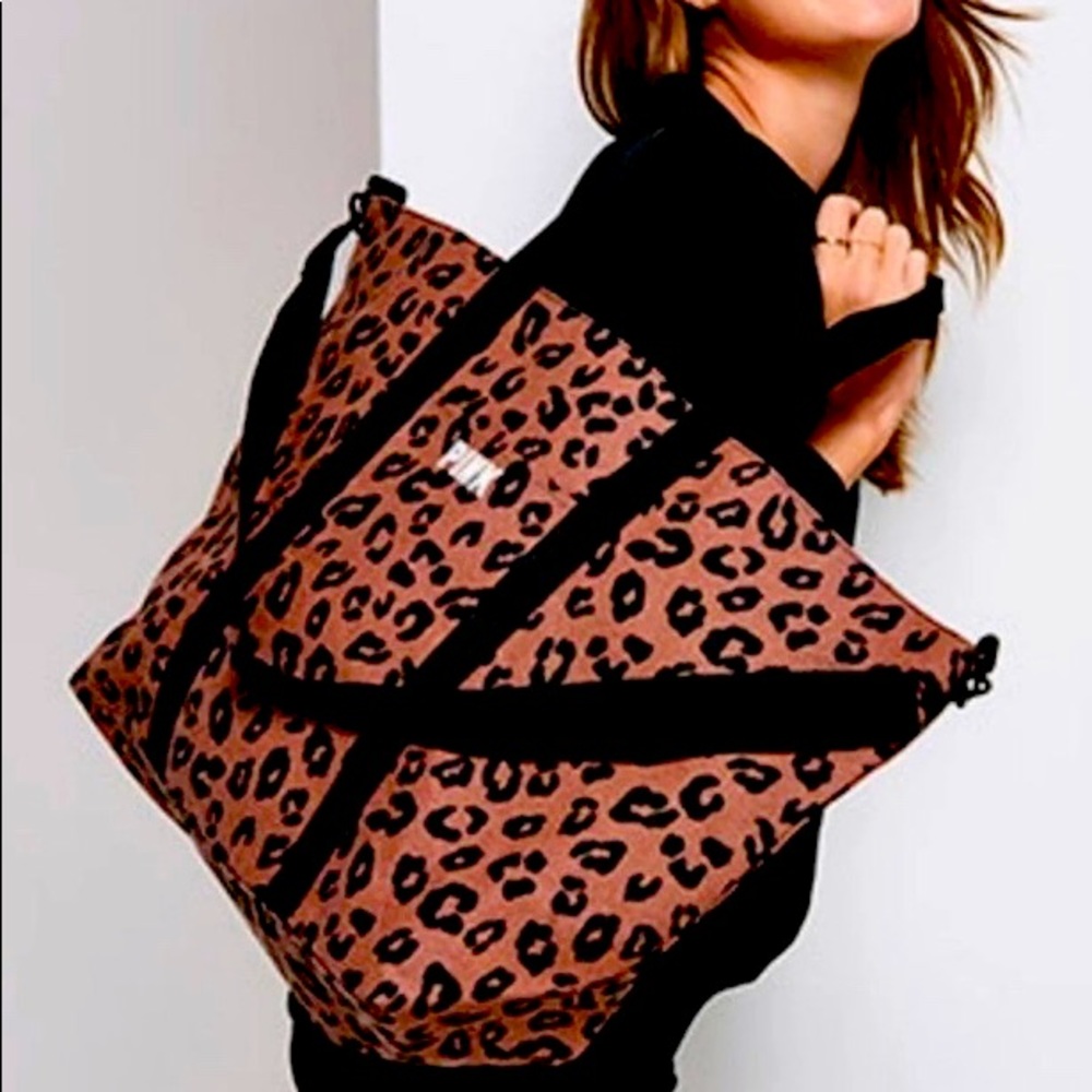 💋 VS PINK Leopard Weekender Bag 💋
